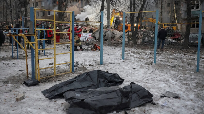 Rus F&uuml;zeleri Vurdu: &Ccedil;ocuklar &Ouml;ld&uuml;