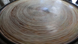 Sadece un ve sudan yapılıyor: Kilosunu 180 liraya satıyorlar