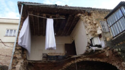 Sağanak Yağışlara Dayanamayan Ev &Ccedil;&ouml;kt&uuml;