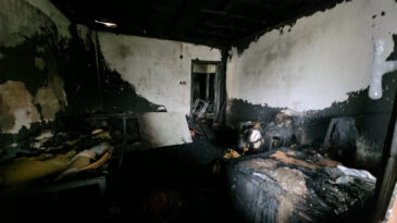 Sahur vakti alevlerin arasında kaldı