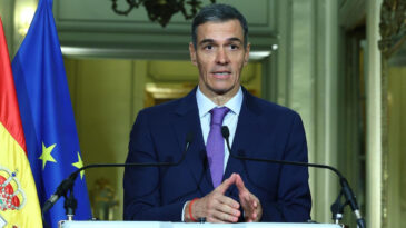 Sanchez: Diğerleri savaşlara para harcarken biz hakları g&uuml;&ccedil;lendiriyoruz