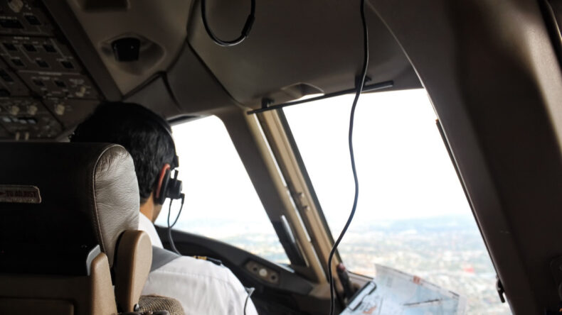 Sapık pilot: Hostes ve yolcularla ilişkiye girip videoya &ccedil;ekmiş