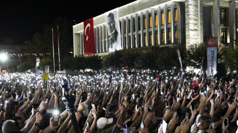 Sara&ccedil;hane Mitingi &Ouml;ncesi Yollar Kapatılacak