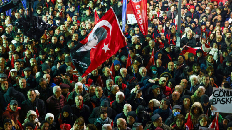 Sara&ccedil;hane'de 35 G&ouml;zaltı