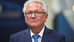 Savunma Devi CEO'sunun 'Ev Hanımı' &Ccedil;ıkışı Kriz Yarattı