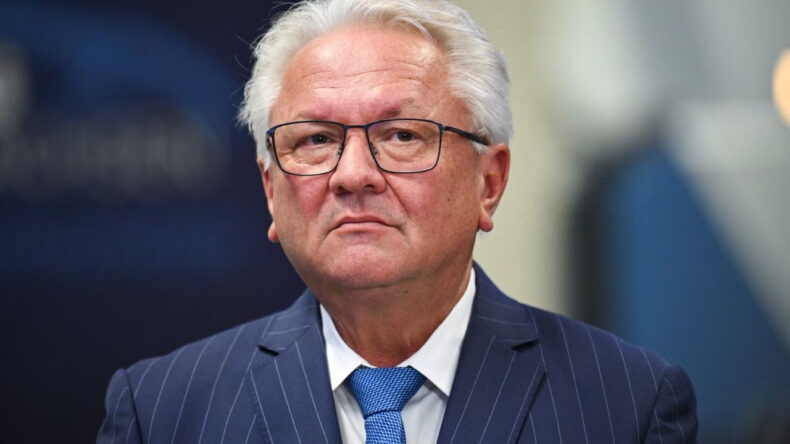 Savunma Devi CEO'sunun 'Ev Hanımı' &Ccedil;ıkışı Kriz Yarattı