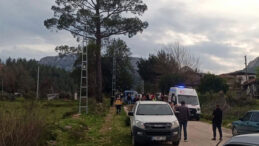 Seyir halindeki kamyonetten d&uuml;şen kadın &ouml;ld&uuml;