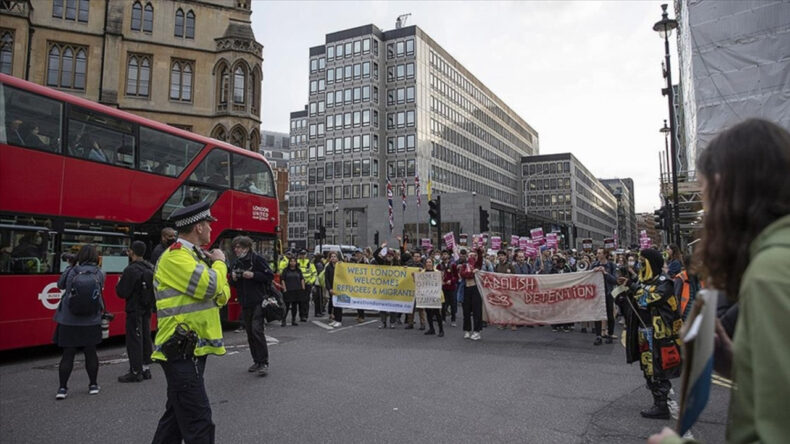Sığınmacı anlaşmasını fesheden İngiltere'den 106 milyon sterlin istiyorlar