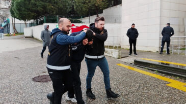 Sınavdan kaldı, komisyon &uuml;yesine saldırdı: Baba ve oğlu tutuklandı