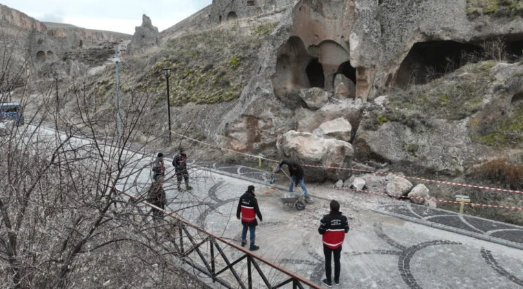 Soğanlı Vadisi&rsquo;nde Kaya Par&ccedil;ası D&uuml;şt&uuml;