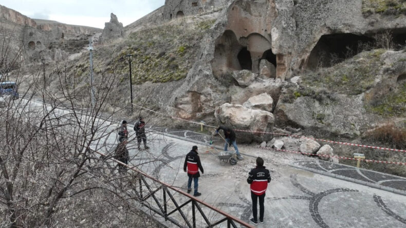 Soğanlı Vadisi&rsquo;nde Kaya Par&ccedil;ası D&uuml;şt&uuml;