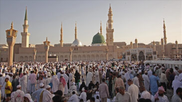 Suudi Arabistan: Ramazan Bayramı Cuma Başlıyor