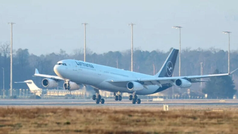 Suudi Arabistan'a giden u&ccedil;ak Mısır'a indi