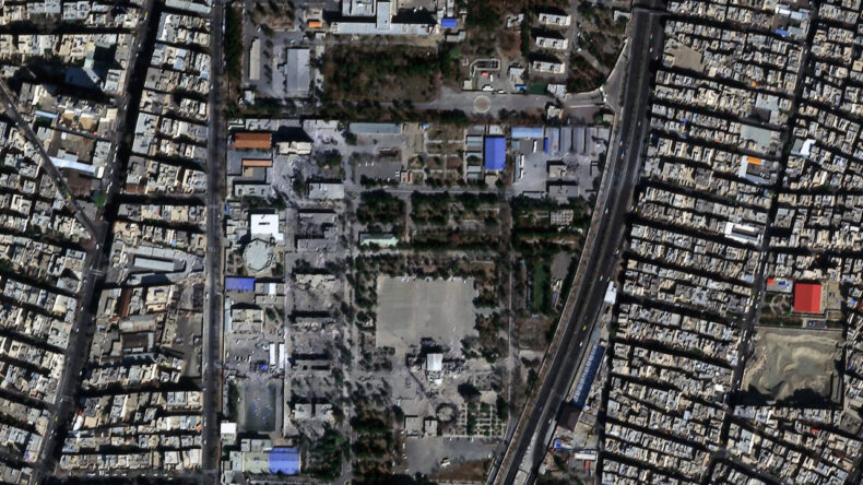 Tahran'da panik s&uuml;r&uuml;yor: Patlama sesleri y&uuml;kseldi