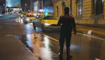 Taksim ve Kadık&ouml;y'de helikopter destekli 'Huzur İstanbul' denetimi