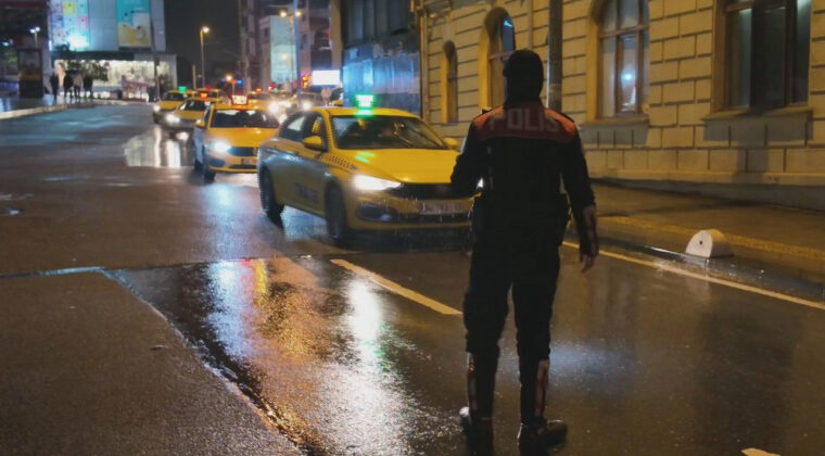 Taksim ve Kadık&ouml;y'de helikopter destekli 'Huzur İstanbul' denetimi