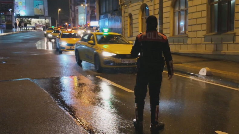 Taksim ve Kadıköy'de helikopter destekli 'Huzur İstanbul' denetimi