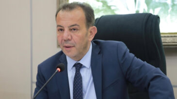 Tanju &Ouml;zcan g&ouml;revden uzaklaştırıldı