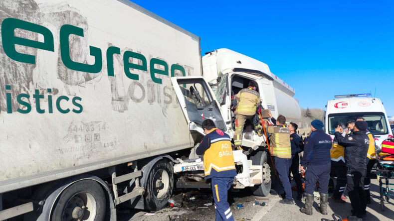 Tanker TIR'a &ccedil;arptı: 1 &ouml;l&uuml;