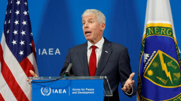 Tartışmalı H&uuml;rm&uuml;z mesajı: Amerikalı bakan paylaşımını bir s&uuml;re sonra sildi