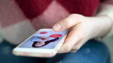 Tinder'dan tartışmalı karar: B&uuml;t&uuml;n fotoğraflara erişecek