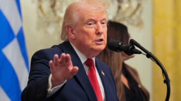 Trump 'Onlar istedi' diyerek ertelemişti, ger&ccedil;ek başka &ccedil;ıktı