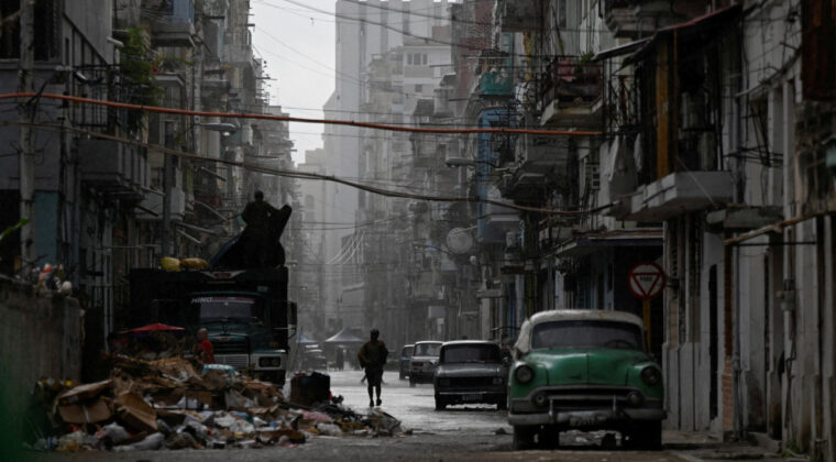 Trump'ın 'ele ge&ccedil;irme' tehdidine meydan okudu