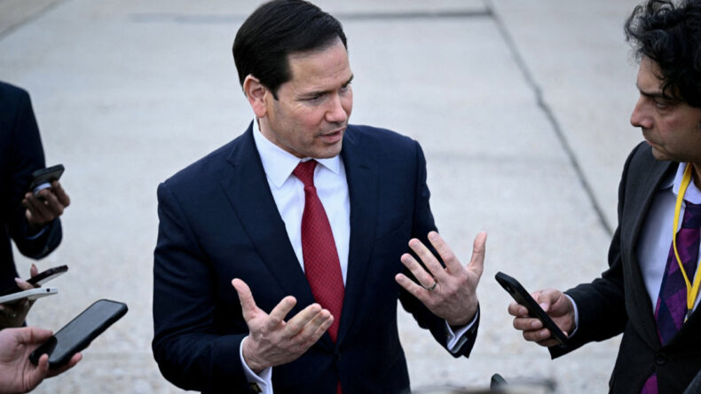 Trump'ın bakanı, İran'a saydırdı: 'Delirmiş yobazlar…'