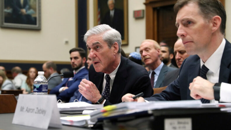 Trump'ı soruşturan &uuml;st d&uuml;zey isim &ouml;ld&uuml;: Skandal a&ccedil;ıklama