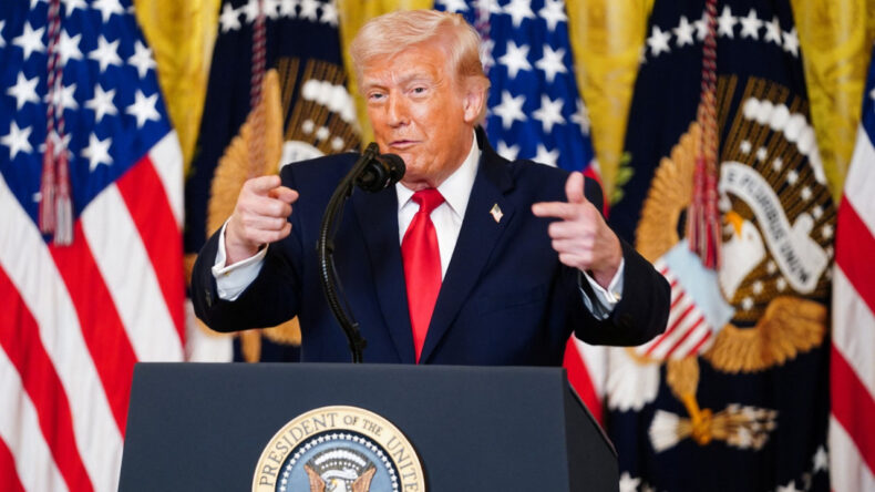 Trump&rsquo;tan H&uuml;rm&uuml;z mesajı: &Ouml;yle ya da b&ouml;yle a&ccedil;ılacak