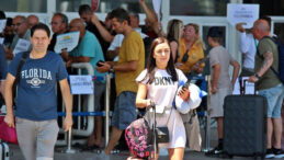 Turizmciler Savaş Y&uuml;z&uuml;nden Diken &Uuml;st&uuml;nde