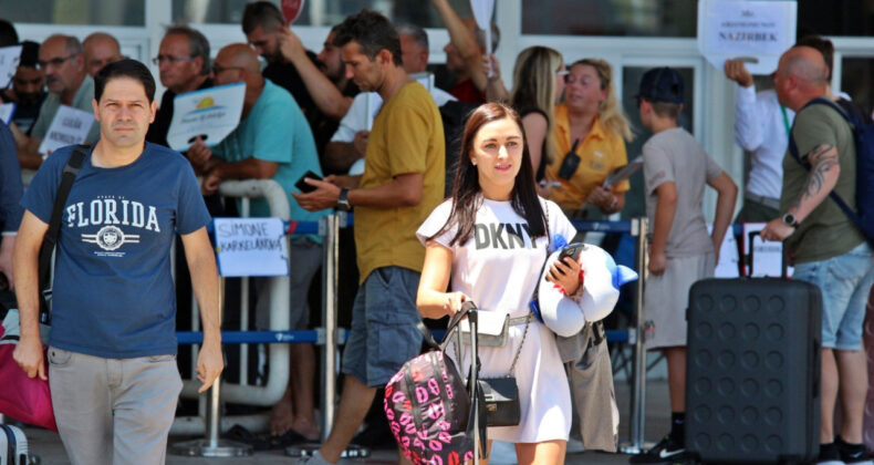 Turizmciler Savaş Y&uuml;z&uuml;nden Diken &Uuml;st&uuml;nde