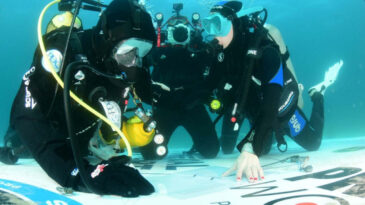 T&uuml;rk dalgı&ccedil;tan d&uuml;nya rekoru: Soğuk suda 36 saat 9 dakika 36 saniye