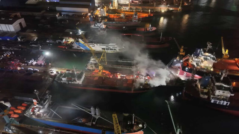 Tuzla'da Kuru Yük Gemisinde Yangın