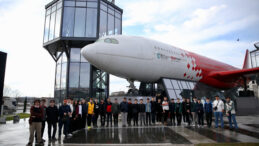 U&ccedil;uş &ouml;mr&uuml;n&uuml; dolduran Airbus ziyaret&ccedil;ilerine kapılarını a&ccedil;tı