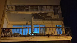 &Uuml;sk&uuml;dar&rsquo;da Balkonu &Ccedil;&ouml;ken 4 Katlı Bina Tahliye Edildi