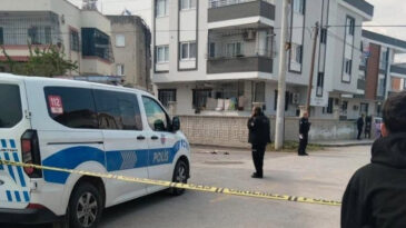Uzaklaştırma kararını kaldırttığı kocası tarafından &ouml;ld&uuml;resiye bı&ccedil;aklandı