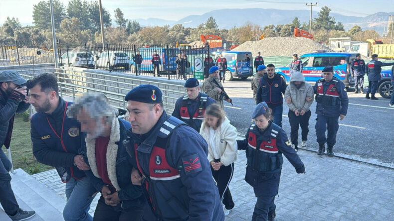 Vahşet: Yaşlı &ccedil;ifti &ouml;ld&uuml;rd&uuml;ler, altın dişlerini s&ouml;k&uuml;p satmaya &ccedil;alıştılar