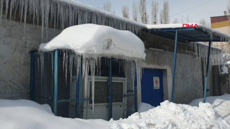 Van'da Buz Raporu: Termometreler Eksi 18 Dereceyi Gördü