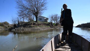 Yağışlar geri getirdi! &ldquo;Yerli Robinson&rdquo; 10 yıl sonra adasına d&ouml;nd&uuml;