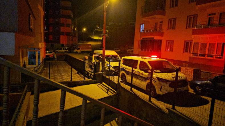 Yakınları haber alamıyordu: 64 yaşındaki kadın evinde &ouml;l&uuml; bulundu