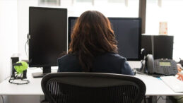 Yakıt krizi vurdu, &ccedil;arşamba g&uuml;nleri tatil oldu