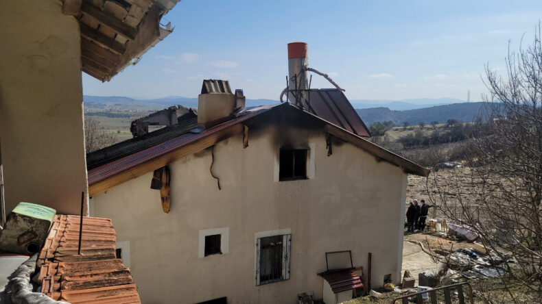 Yangını S&ouml;nd&uuml;rmek İsterken Hayatını Kaybetti