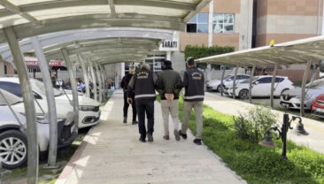 Yaşlı kadına saldırıp altınlarını &ccedil;alan kişi komşusu &ccedil;ıktı