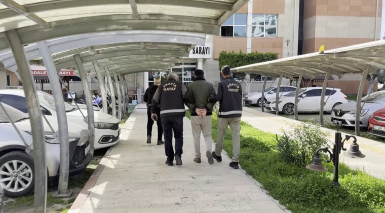 Yaşlı kadına saldırıp altınlarını &ccedil;alan kişi komşusu &ccedil;ıktı