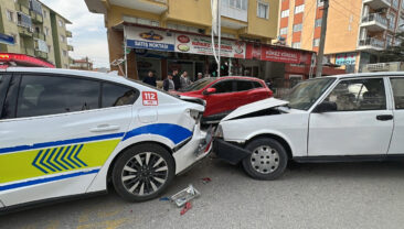Yayaya Yol Veren Polise Arkadan &Ccedil;arptı