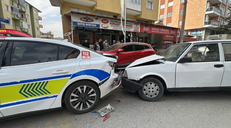 Yayaya Yol Veren Polise Arkadan &Ccedil;arptı