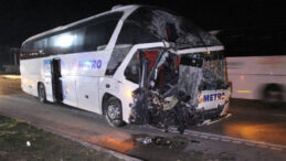 Yolcu otob&uuml;s&uuml; TIR&rsquo;a &ccedil;arptı: 44 yolcudan 11&rsquo;i yaralandı