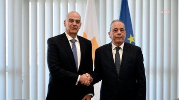 Yunanistan Savunma Bakanı, G&uuml;ney Kıbrıs'ta: 'Yunanistan kriz boyunca burada olacak'