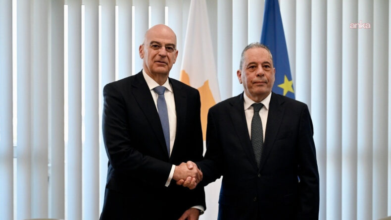 Yunanistan Savunma Bakanı, G&uuml;ney Kıbrıs'ta: 'Yunanistan kriz boyunca burada olacak'